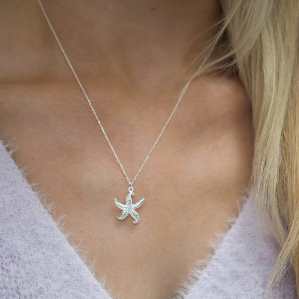 Playful starfish necklace - Image 2